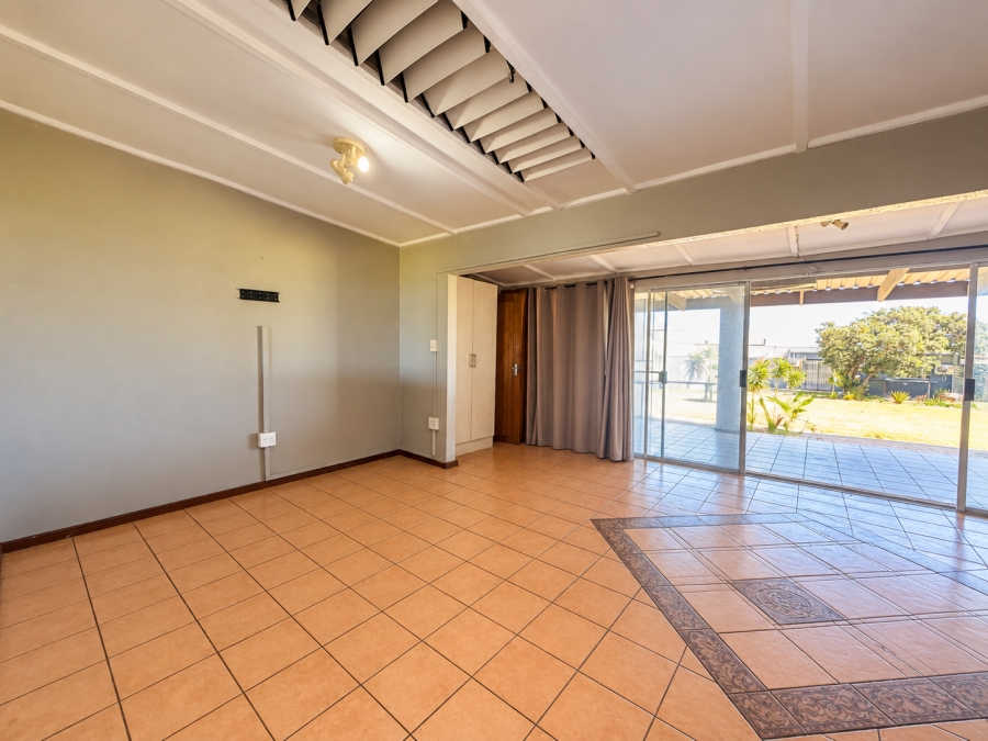 To Let 4 Bedroom Property for Rent in Harbour Island Western Cape